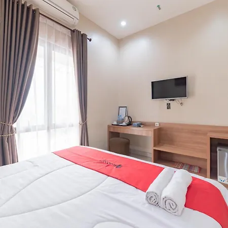 RedDoorz Premium @ Griya Inkoppabri Cisarua Puncak-3
