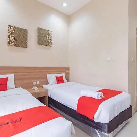 RedDoorz Premium @ Griya Inkoppabri Cisarua Puncak-2